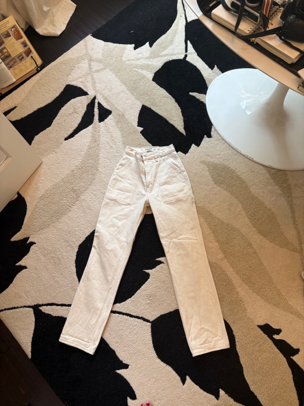 Abercrombie & Fitch Off-White High-Rise 90s Straight Jeans